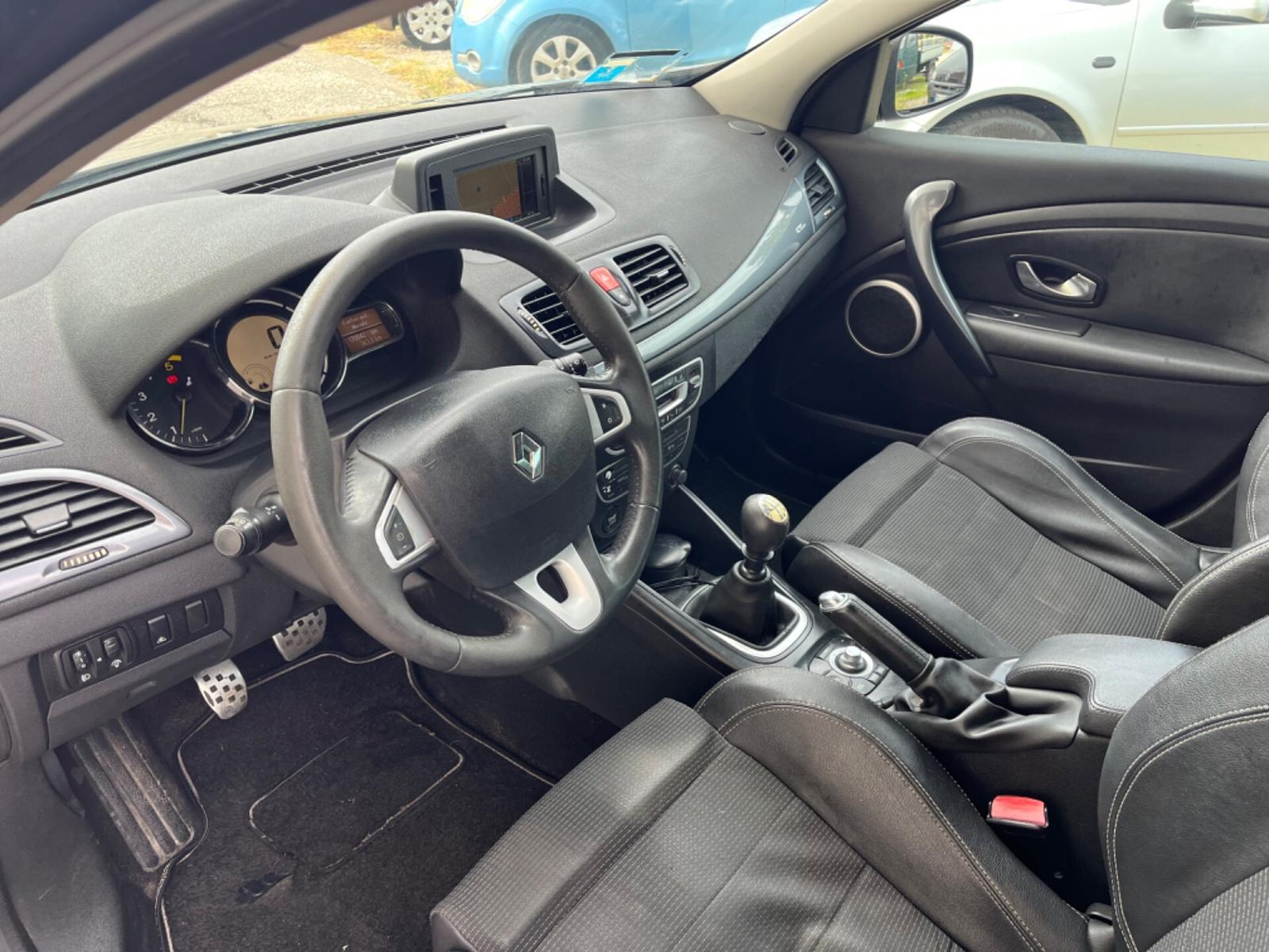 Renault Megane 2011 — photo 8