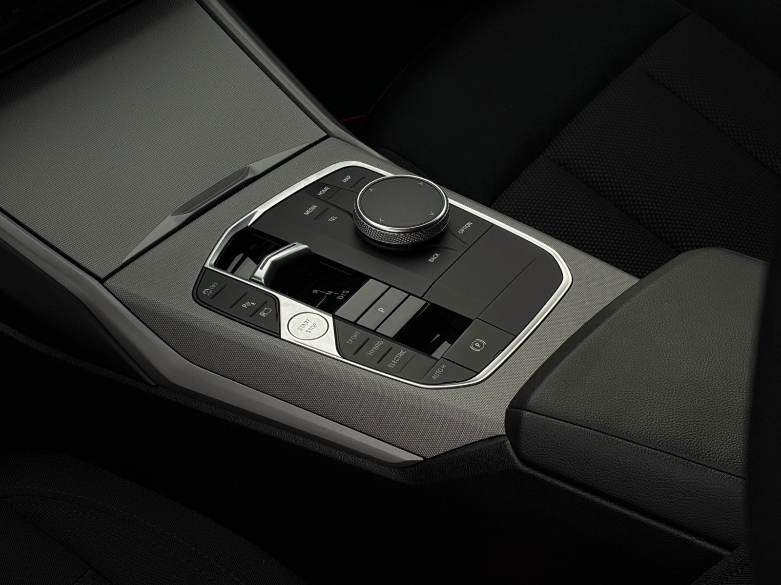 Fahrzeugabbildung BMW 330e Touring ACC HuD HiFi CAM 3Z-Klima CarPlay