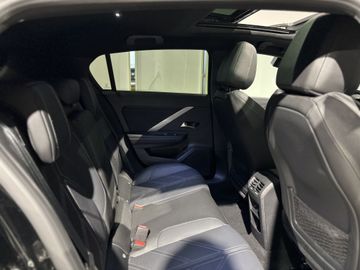 Fotografie 6 des Opel Astra 1.2 Turbo Automatik Ultimate Leder