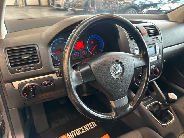 Volkswagen Golf V Lim. Tour *KLIMA*SZHZ*TEMPOMAT*AHK*