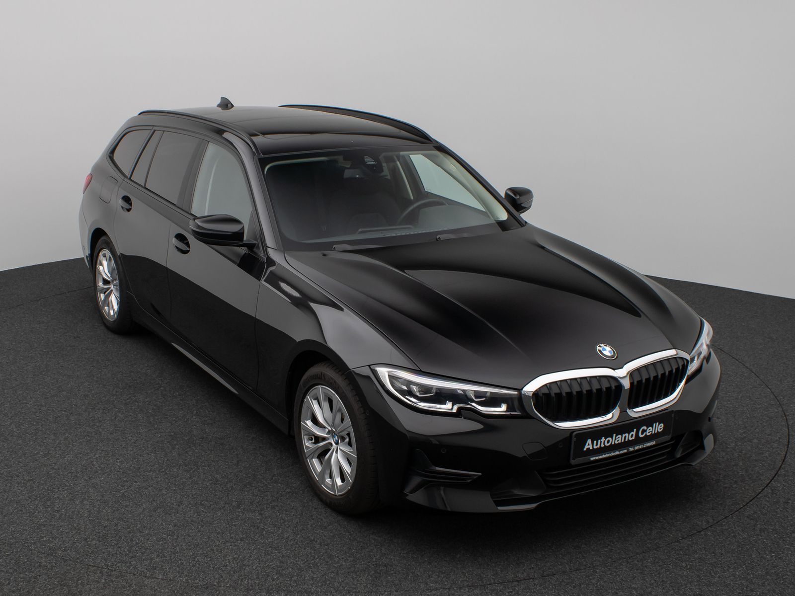 Fahrzeugabbildung BMW 330d Panorama Kamera H/K DAB Komfort Alarm LED