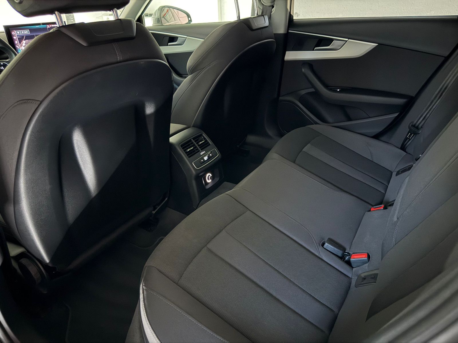 Fahrzeugabbildung Audi A4 Lim. 40 TFSI S LINE/VRTL COCKPIT+/MASSAGE