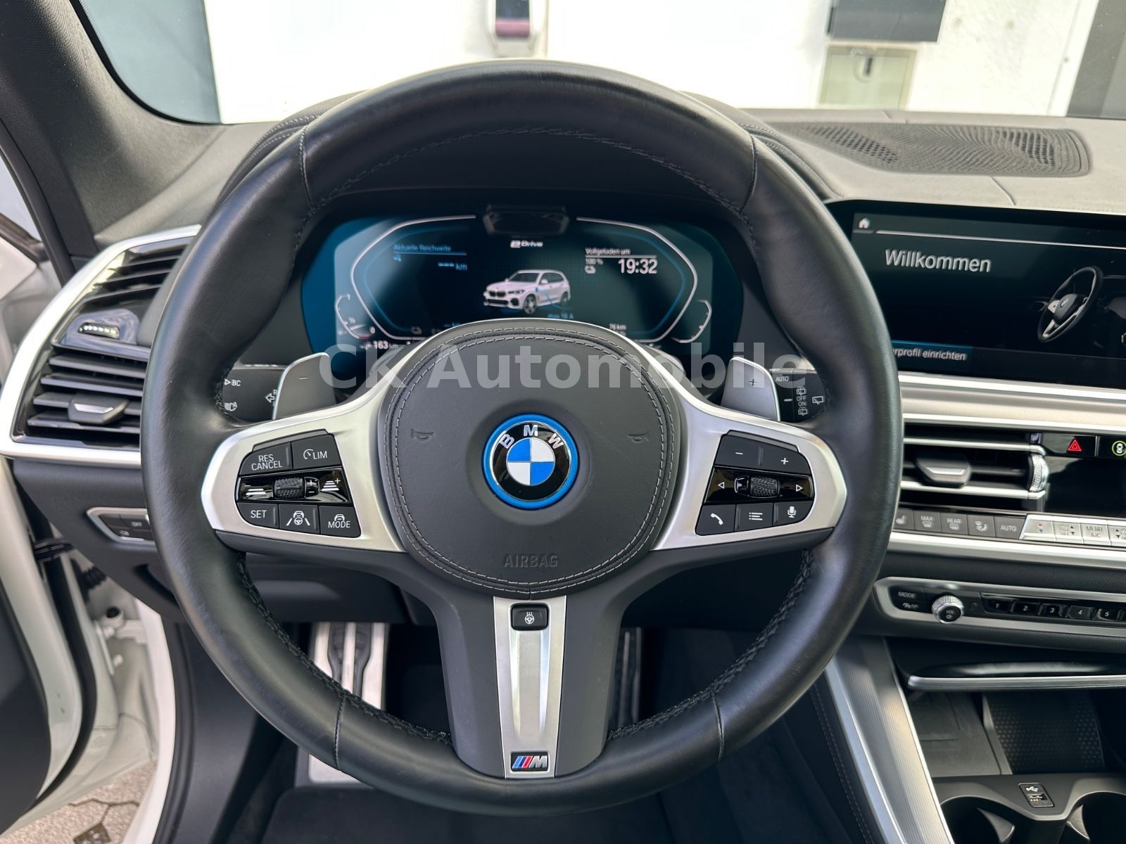 Fahrzeugabbildung BMW X5 xDrive45e M-Sport/Laser/Pano/Head-Up/360°/AHK