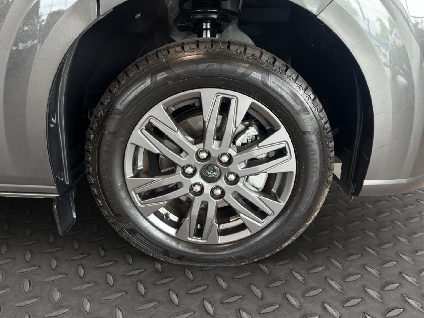 Fahrzeugabbildung Ford Nugget Camper Titanium Aufstelldach FWD