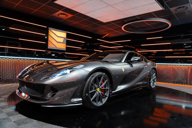 Ferrari 812 Superfast*Atelier*2nd Hand*Carbon+LEDs*Titan