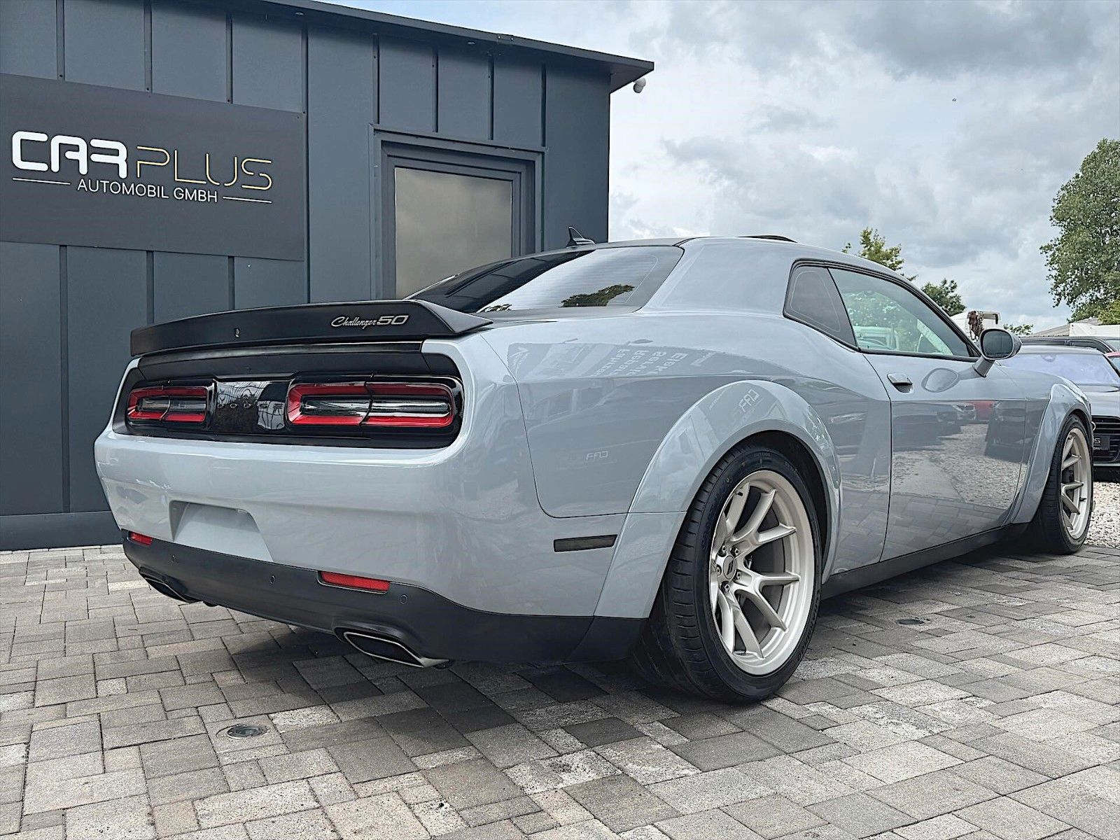 Fahrzeugabbildung Dodge Challenger 6.4 V8 SRT R/T SCATPACK WIDEBODY 50TH