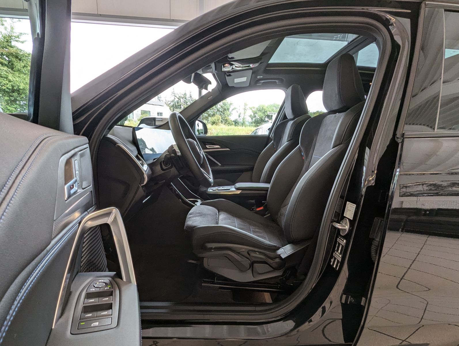 BMW X1 18 i M-Sport Pano Travel-Premium-Paket AHK - Image 13