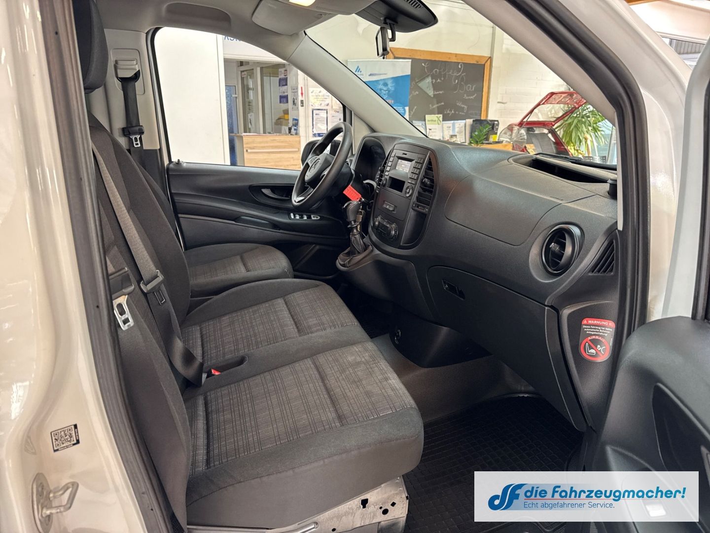 Fahrzeugabbildung Mercedes-Benz Vito Tourer 111CDI 9.Sitz. Extralang AHK Parklen