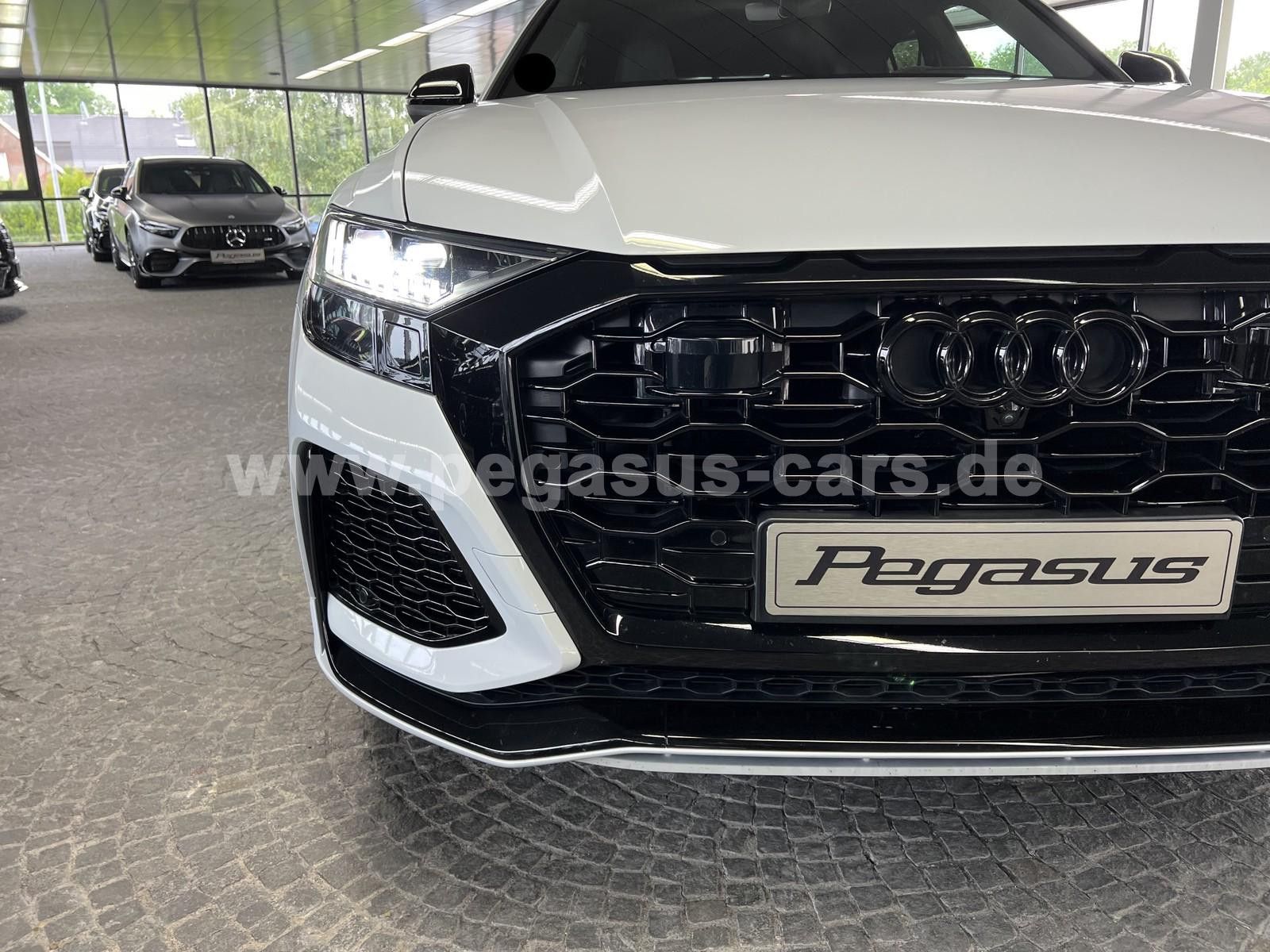 AUDI RSQ8 - 12