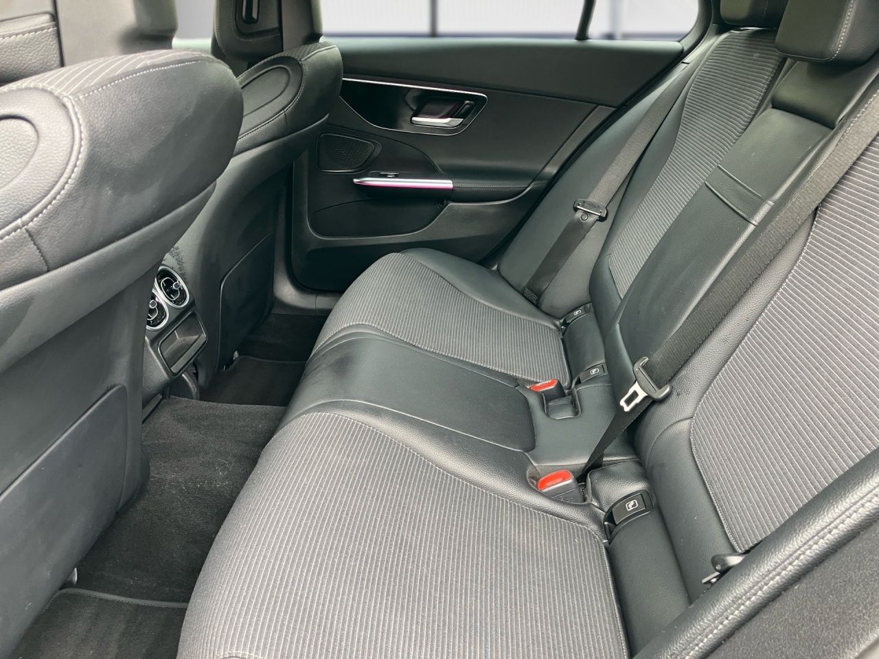Fahrzeugabbildung Mercedes-Benz C 220 d 4M T AVANTGARDE+AHK+ALLRAD+LED+AMBIENTE+