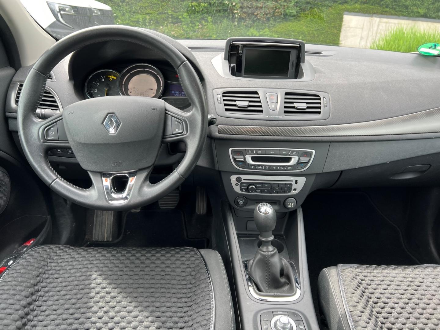 Renault Megane III Paris Navi Mehrzonenklima SHZ Keyless