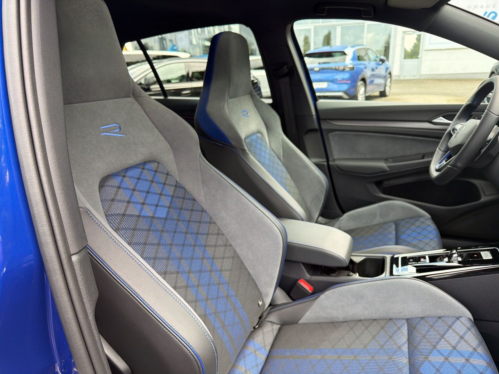 Golf R 4M DSG Navi PANO Harman Kardon Matrix