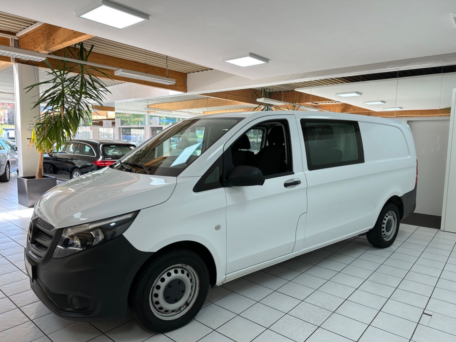Fahrzeugabbildung Mercedes-Benz Vito Mixto 111 CDI FWD *extralang*PDC*