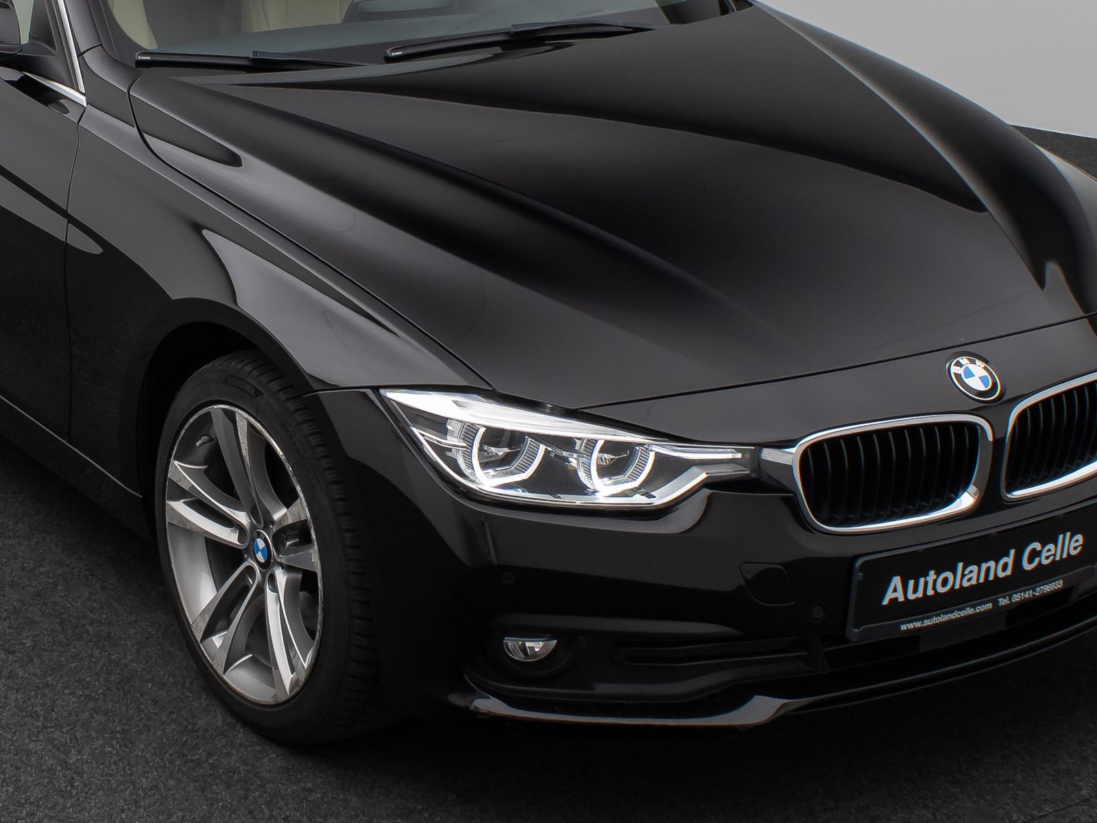 Fahrzeugabbildung BMW 320d xD PDC HUD Lenkrhzg Stop&Go Alarm Komfort