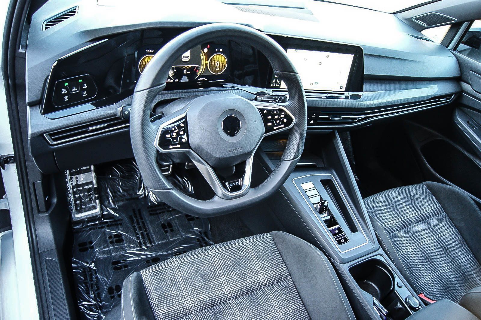 Fahrzeugabbildung Volkswagen Golf VIII GTD HARMAN-KARDON MATRIX STDHEZG ANHZV