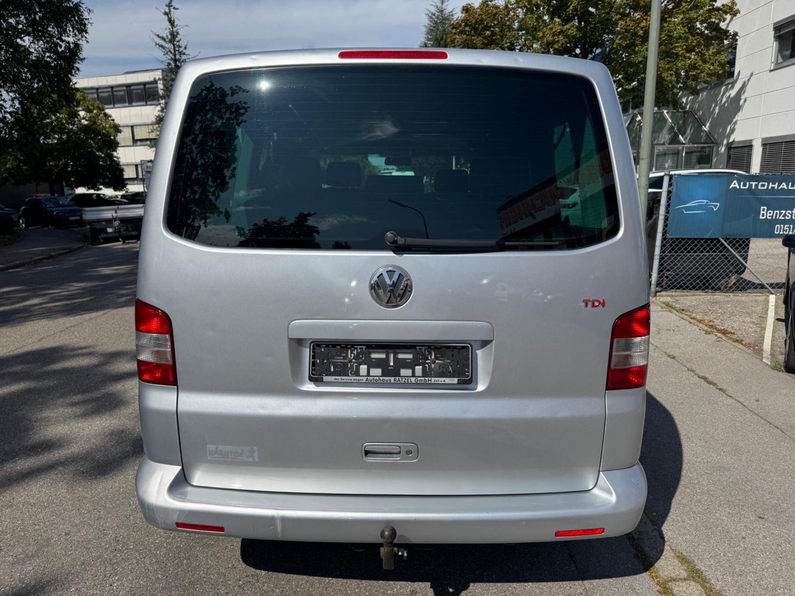 Volkswagen T5 Multivan Comfortline 2.5 TDI 5 cyl. 174 ch BVA / 1ère main / Chauffage auxiliaire / GPS / Attelage