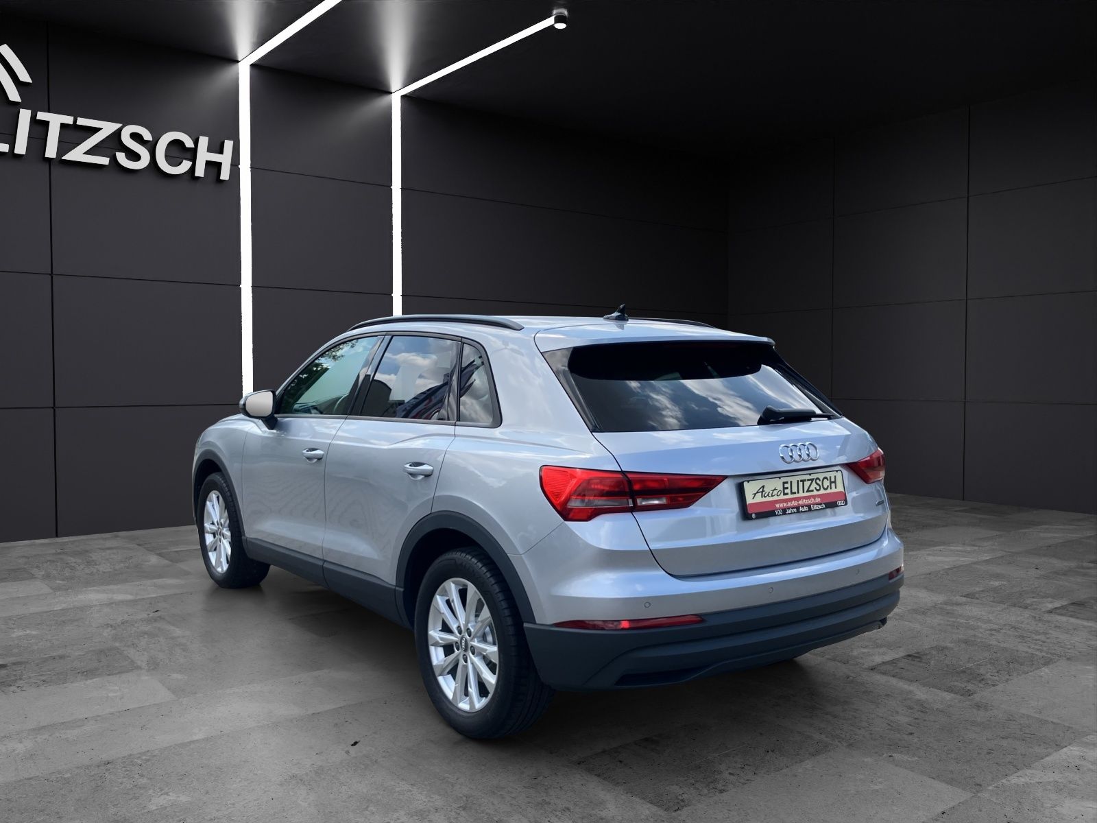 Fahrzeugabbildung Audi Q3 40 TFSI quattro S-tronic LED 18" AVC SHZ
