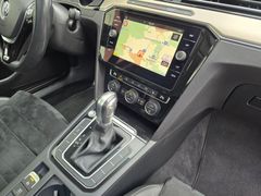 VW Passat Variant R-Line 2.0TDI 150PS DSG Pano DAB VW Passat Variant R-Line 2.0TDI 150PS DSG Pano DAB