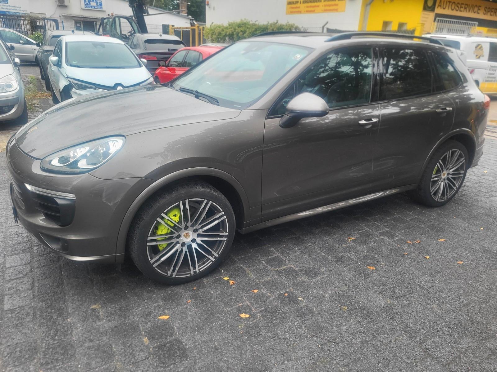Porsche Cayenne S E-Hybrid