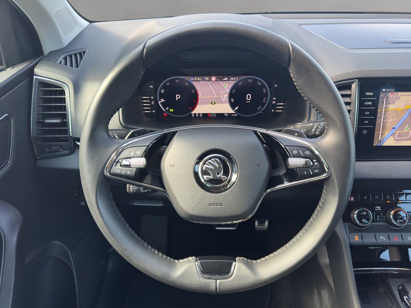 Fahrzeugabbildung SKODA Karoq 1.5 TSI DSG Style/KAMERA/VIRTUAL/ACC/STHZG