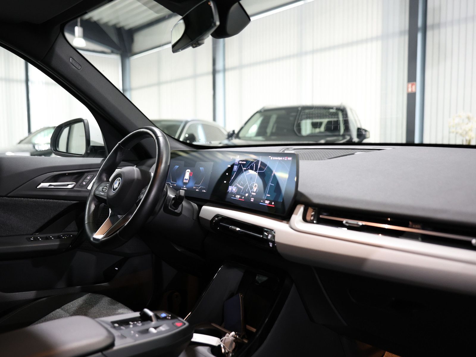 BMW iX1 30 xDrive 95,7% PREMIUM / HARMAN/KARDON, LED foto 24