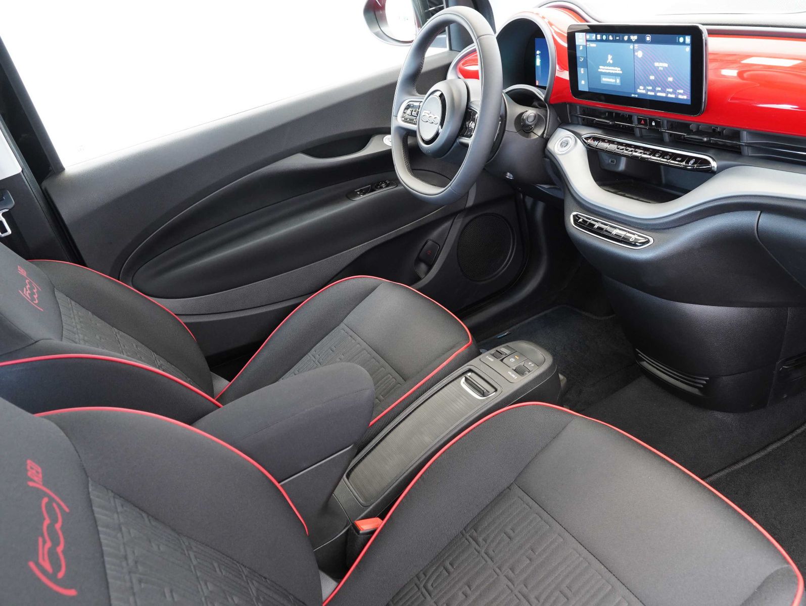 Fahrzeugabbildung Fiat 500e Red 70KW/23,8kWh/DC-LADEN/KAMERA