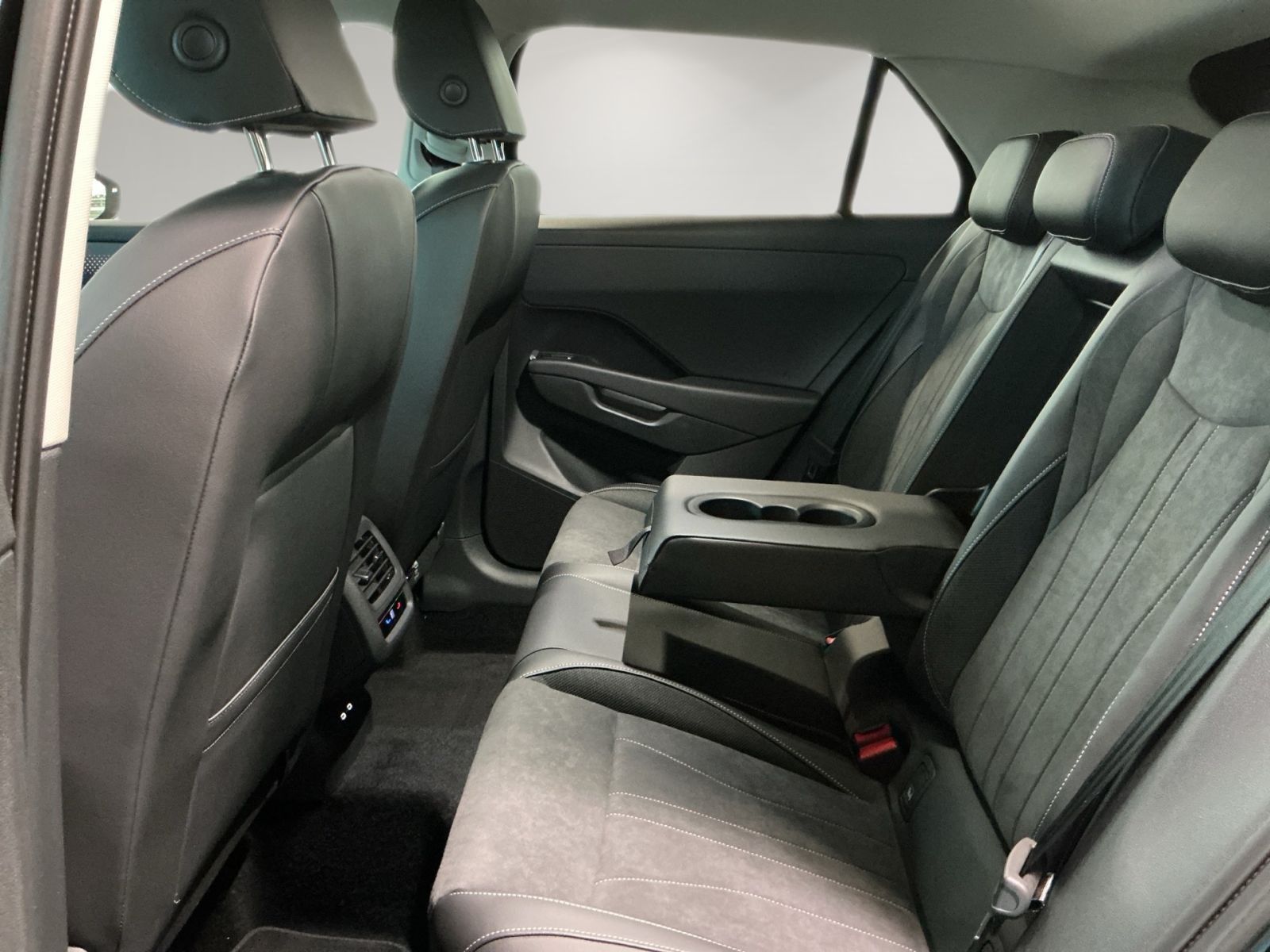 Volkswagen T-Roc - Bild 12
