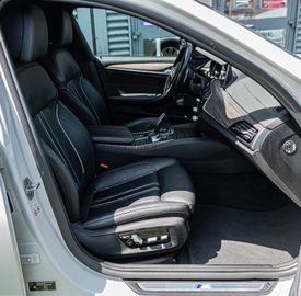 Fahrzeugabbildung BMW 520d xDrive Touring M-Sport°360°|HARMAN|HOLZ