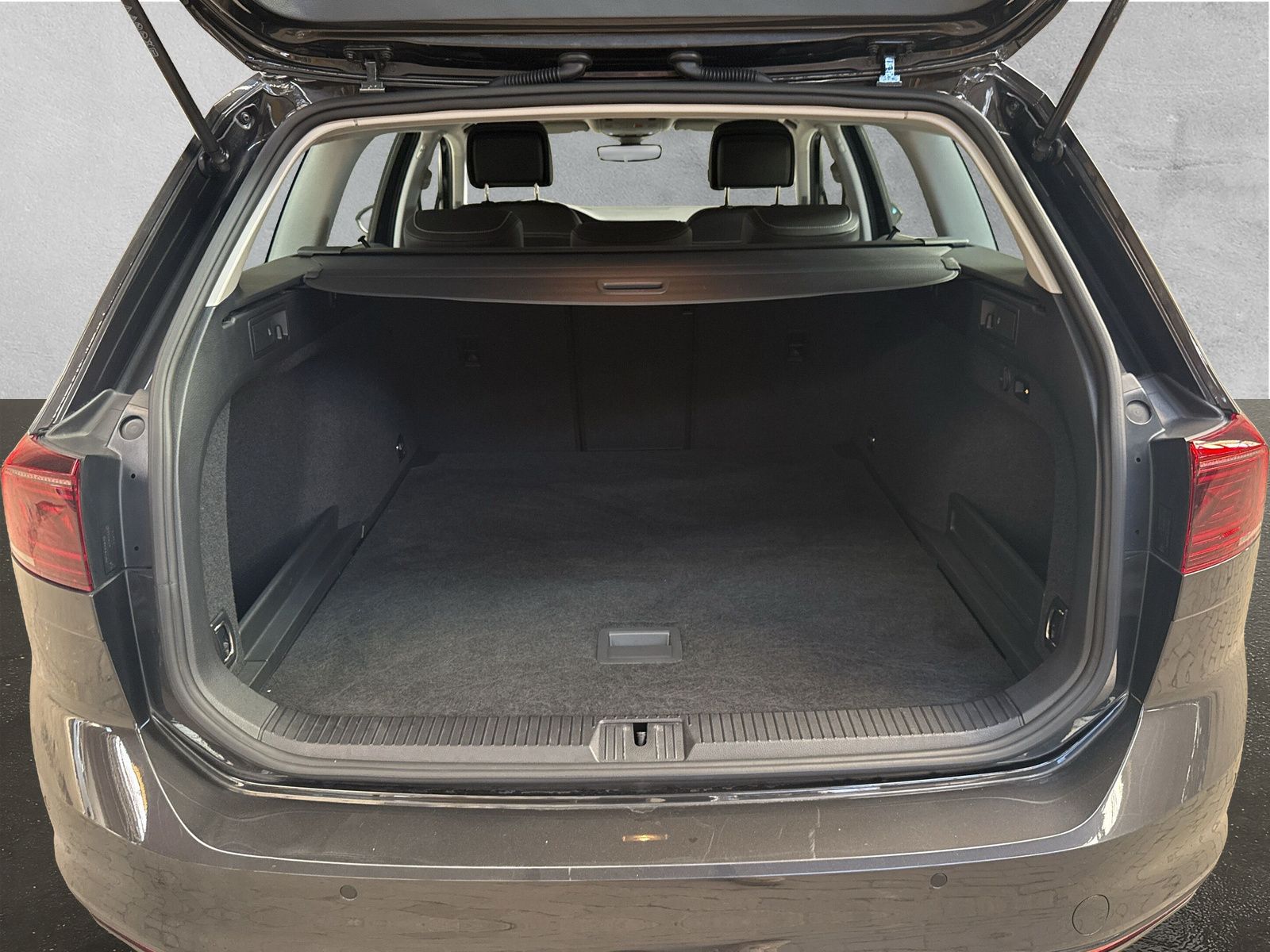 Fahrzeugabbildung Volkswagen Passat Variant 2.0 TDI Business AHK Kamera AppCo
