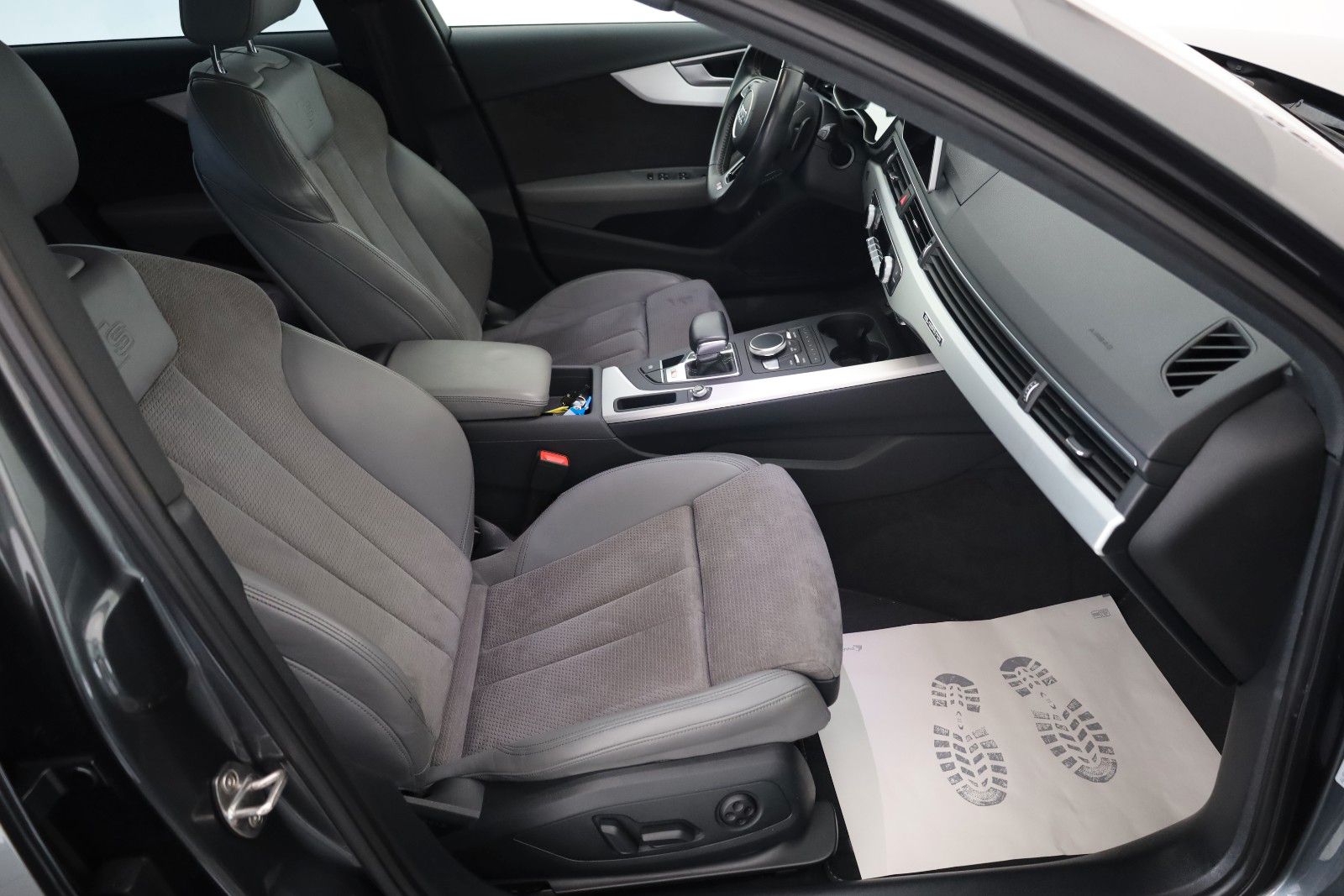 Fahrzeugabbildung Audi S4 Avant 3.0 TFSI quattro TLeder,Navi,Kamera,AHK