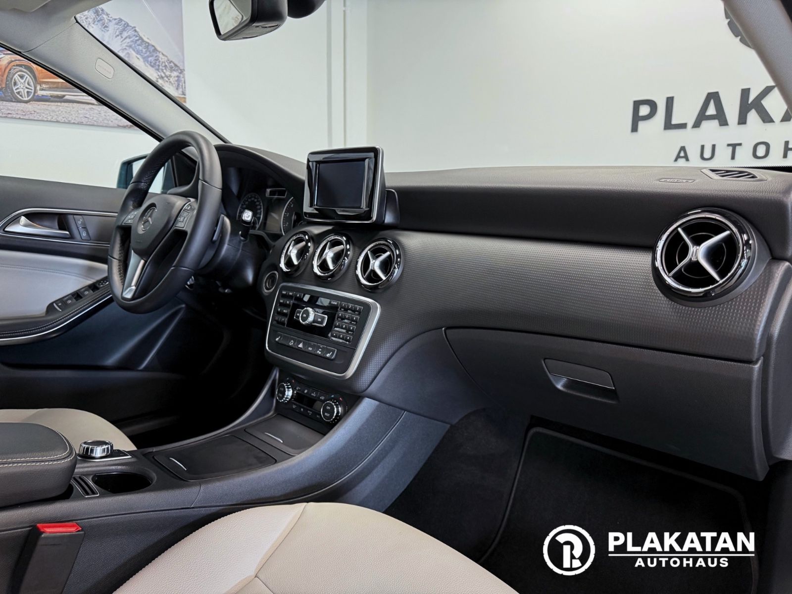 Fahrzeugabbildung Mercedes-Benz A 180 Style Bi-Xenon 1Hand MB-Service