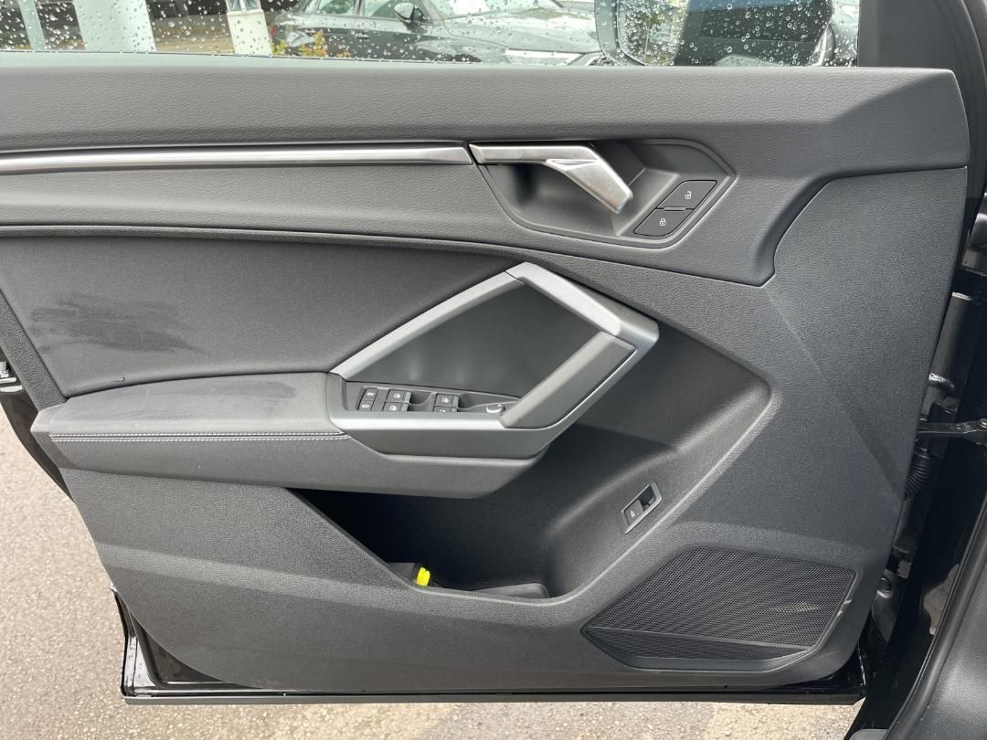 Fahrzeugabbildung Audi Q3 35 1.5 TFSI S-Line Kamera,LED,Navi,SHZ,ACC,LM