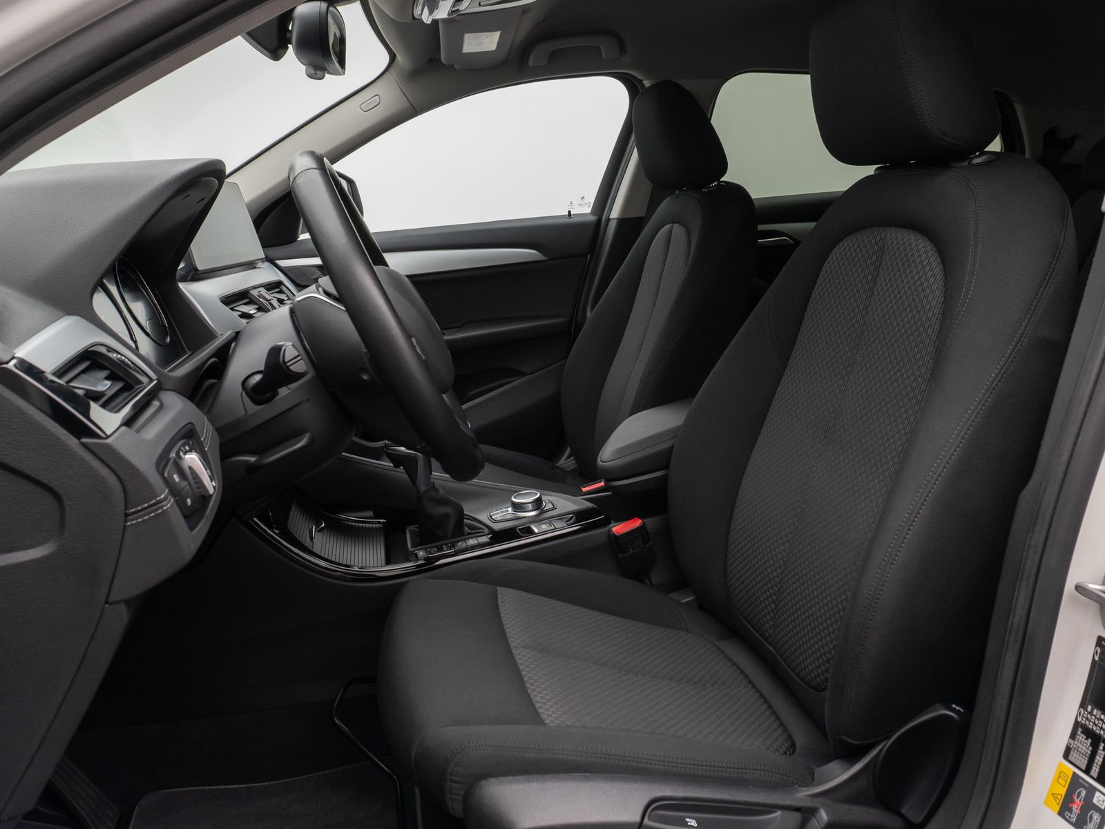 Fahrzeugabbildung BMW X2 xD25e Kamera HUD DAB HiFi Navi+Komfort Alarm