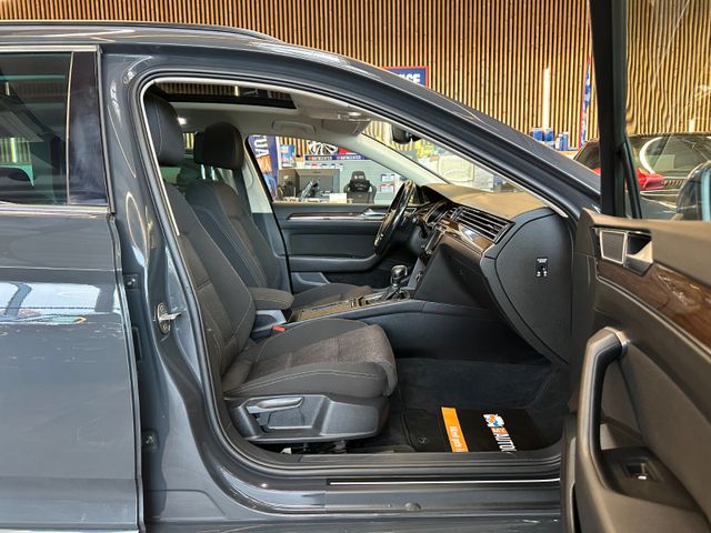 Volkswagen Passat *AHK*SZHZ*PANO*ACC*NAVI*
