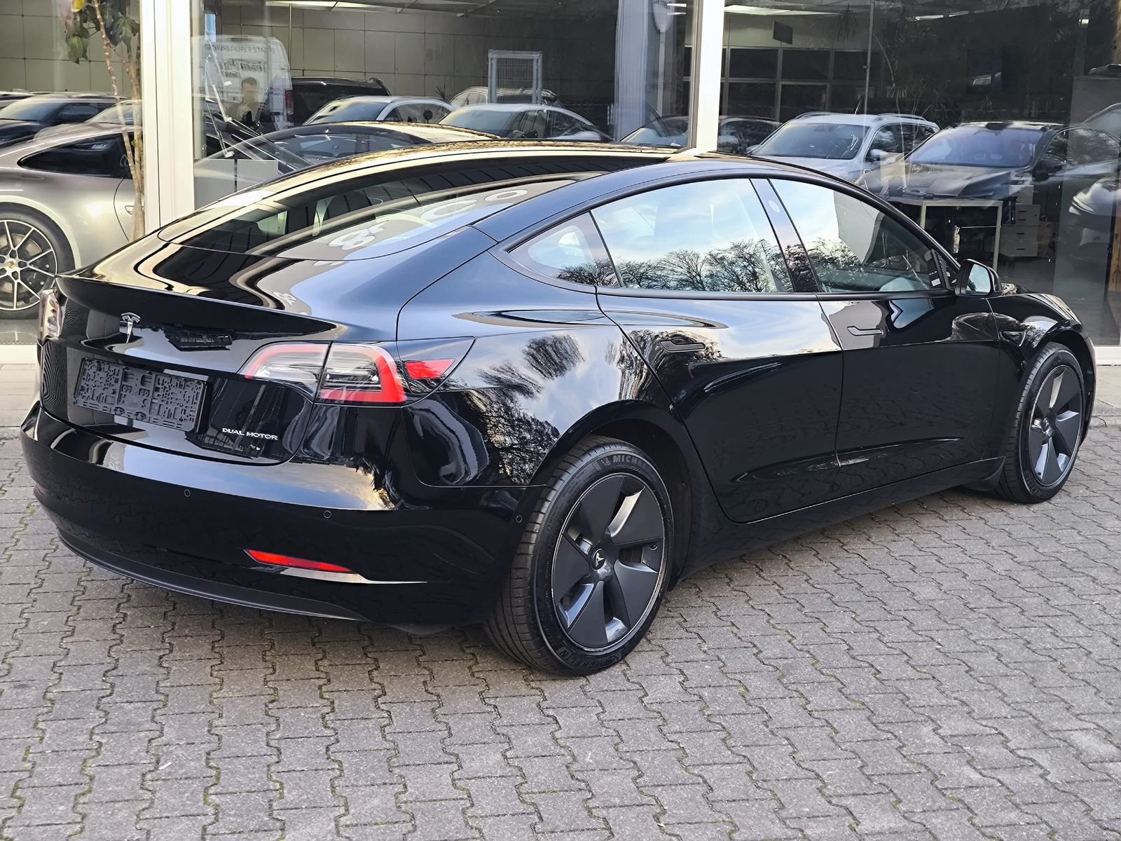 Fahrzeugabbildung Tesla Model 3 Long Range Dual AWD PANO+STDHZ+LED+ACC+