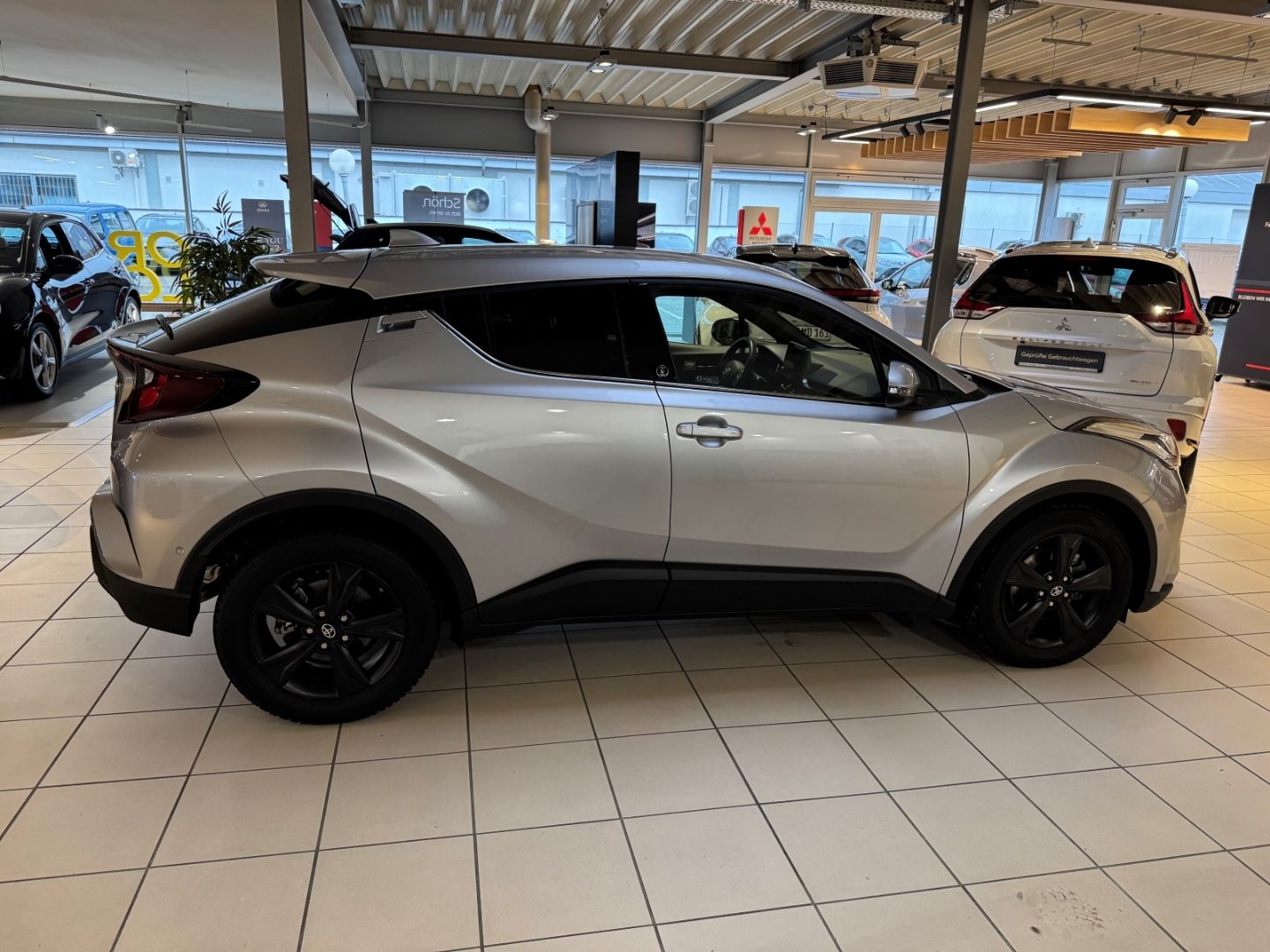 Toyota C-HR Hybrid Team D NAVI Sitzheizung KAmera Garan foto 5