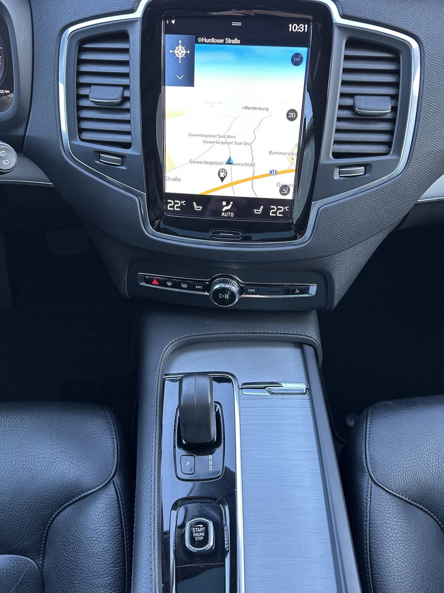 Fahrzeugabbildung Volvo XC90 T8 AWD Inscription 7-Sitzer NAV+LED+VC+PANO