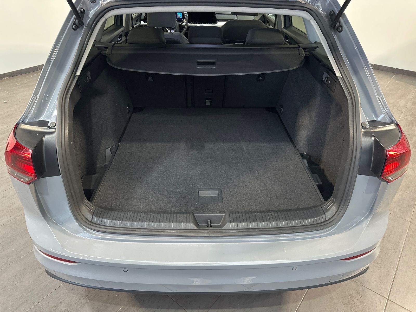 Fahrzeugabbildung Volkswagen Golf Variant 2.0 TDI DSG Life NAV+LED+AHK+ACC+VC