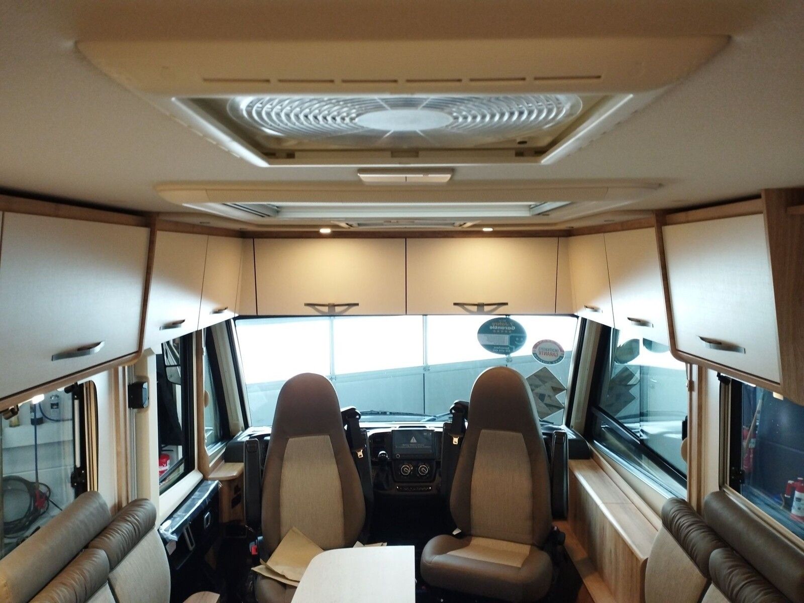Fahrzeugabbildung Eura Mobil Integra Line IL 720 EF SAT, SOLAR, LUFTFEDERUNG