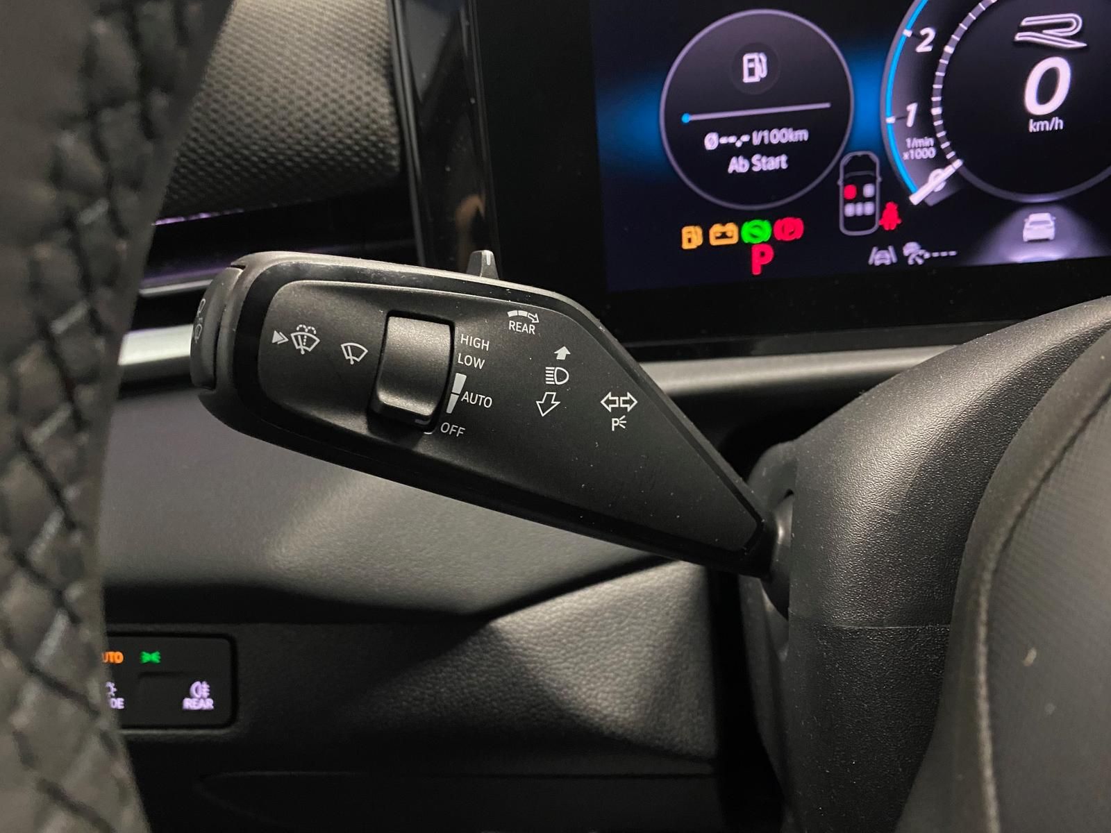 Fahrzeugabbildung Volkswagen T-Roc 1.5 eTSI R-Line NEUES MODELL AHK+ACC+KAMER