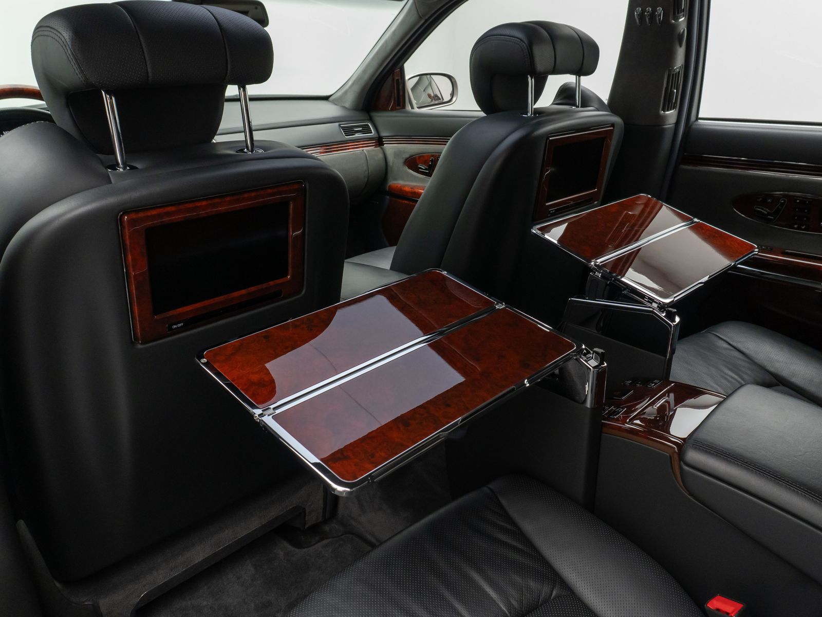 Fahrzeugabbildung Maybach 57 DUOTONE V12 Fondpaket Massage Solar VOLL