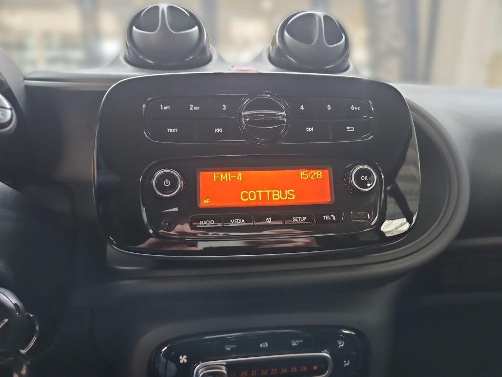 Fahrzeugabbildung Smart EQ ForTwo ''PURE'' LED SHZ Tempomat KlimaA DAB