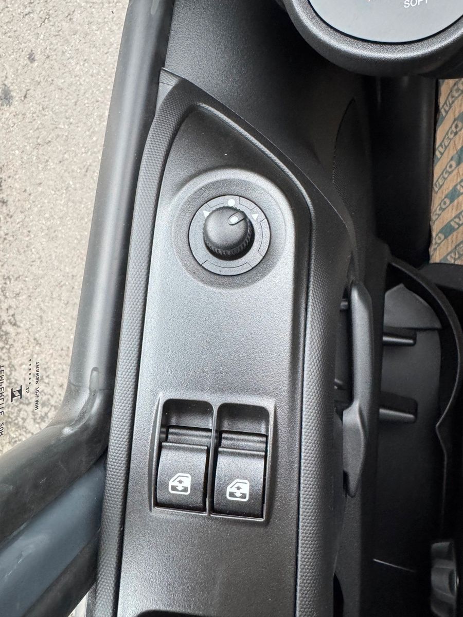 Fahrzeugabbildung Iveco Daily 35S18HA8 3.0L *R3.520mm*AHK*2xSchiebetür*