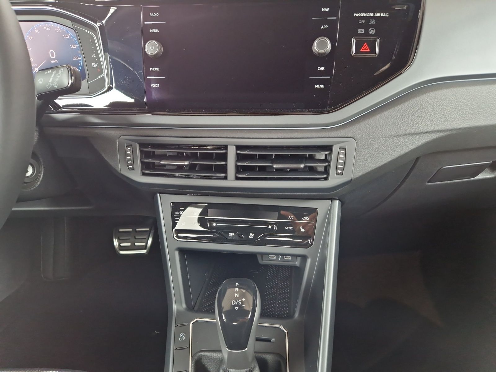 Fahrzeugabbildung Volkswagen Polo R-Line R-Line DSG Matrix ACC Kamera LED NAV