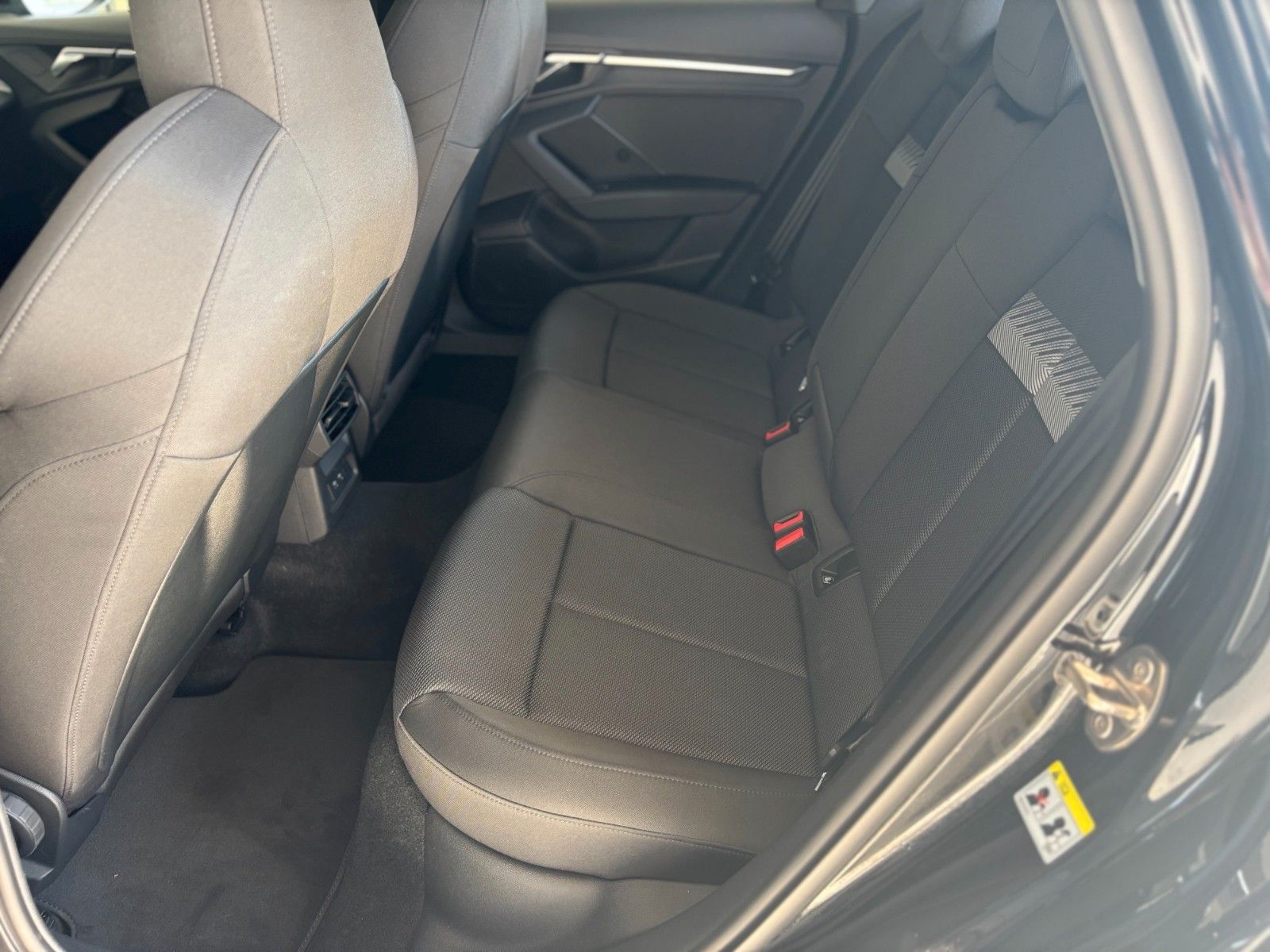Fahrzeugabbildung Audi A3 Sportback 30 TFSI basis
