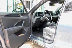 VW Tiguan 2.0 TDI/ IQ.DRIVE/ H&K/ MATRIX/ DISCOVER VW Tiguan 2.0 TDI/ IQ.DRIVE/ H&K/ MATRIX/ DISCOVER