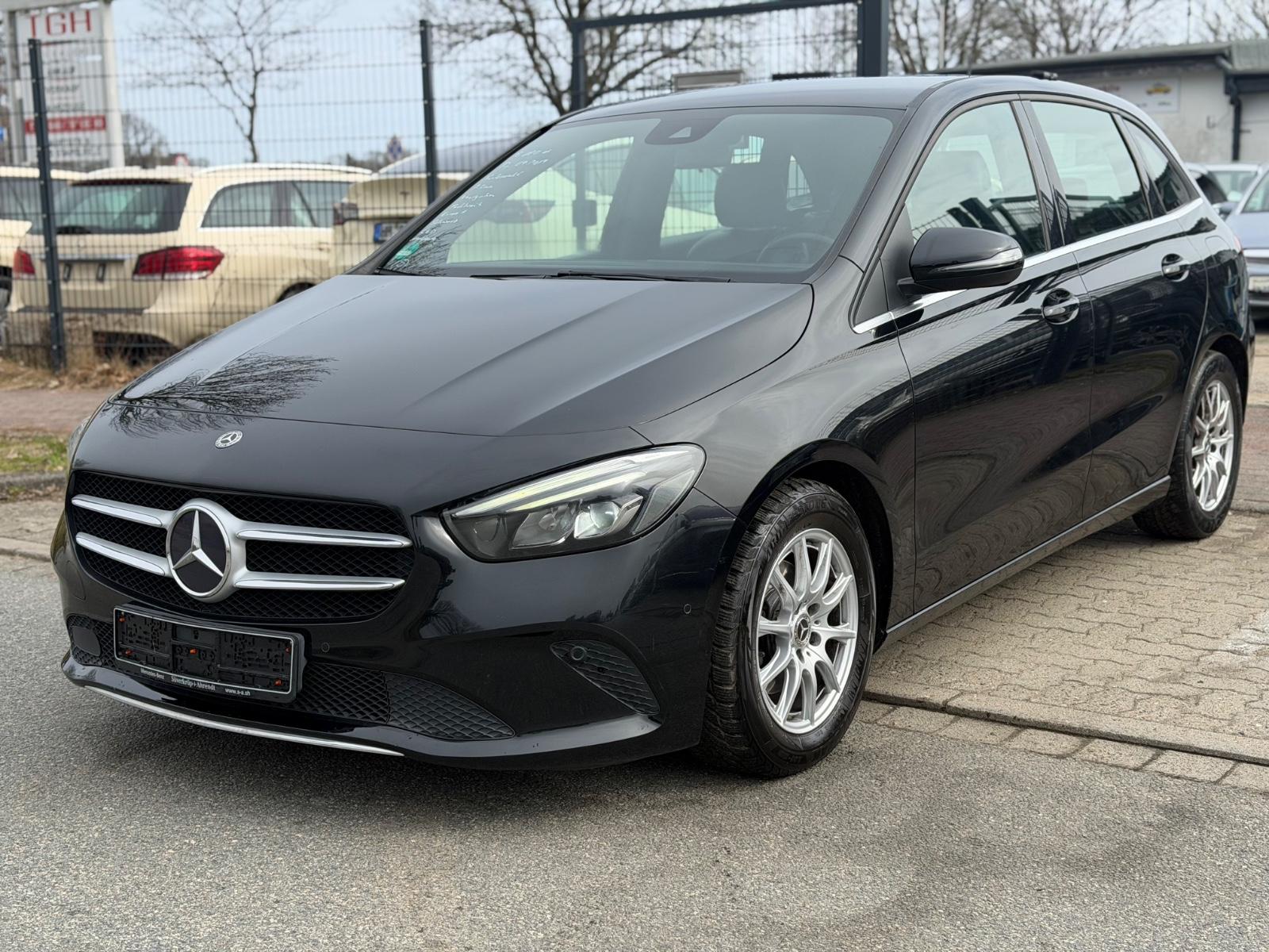 Mercedes-Benz B 180 d Aut*Navi*LED*Ambiente*PDC*Schwarz*§25a*