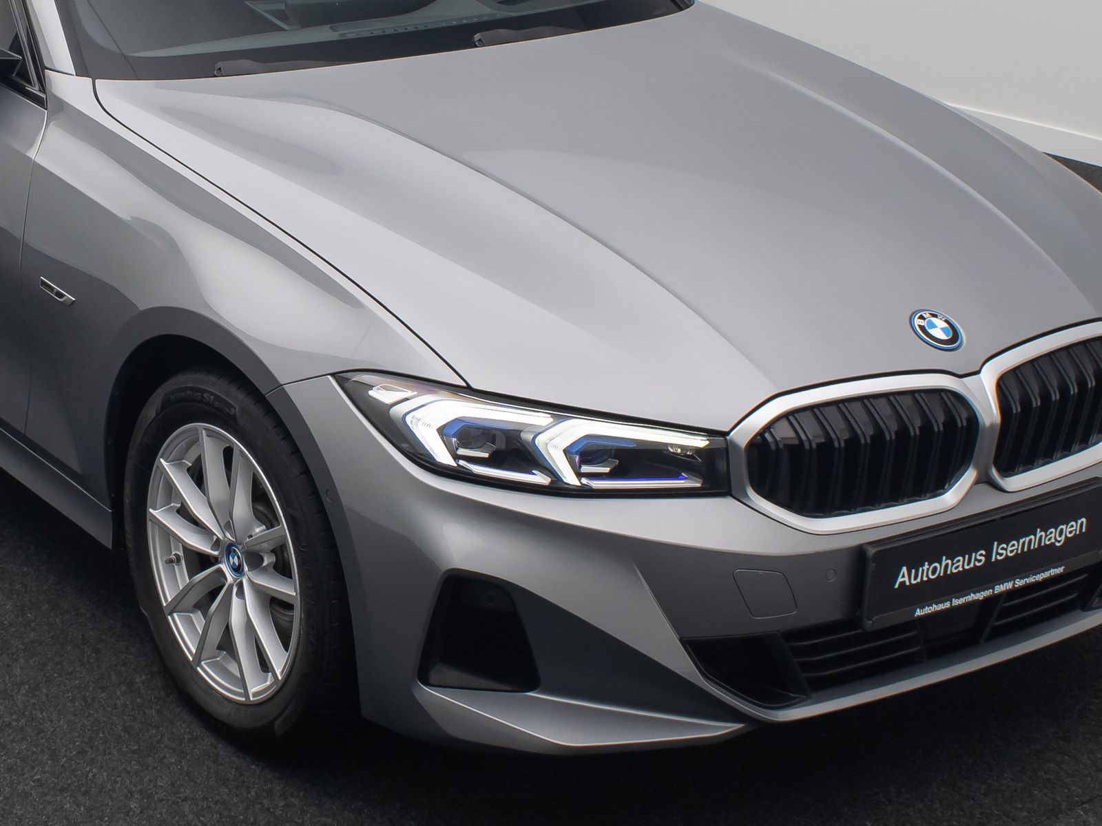 Fahrzeugabbildung BMW 330e Stop&Go Kamera DAB Komfort Leder Sport