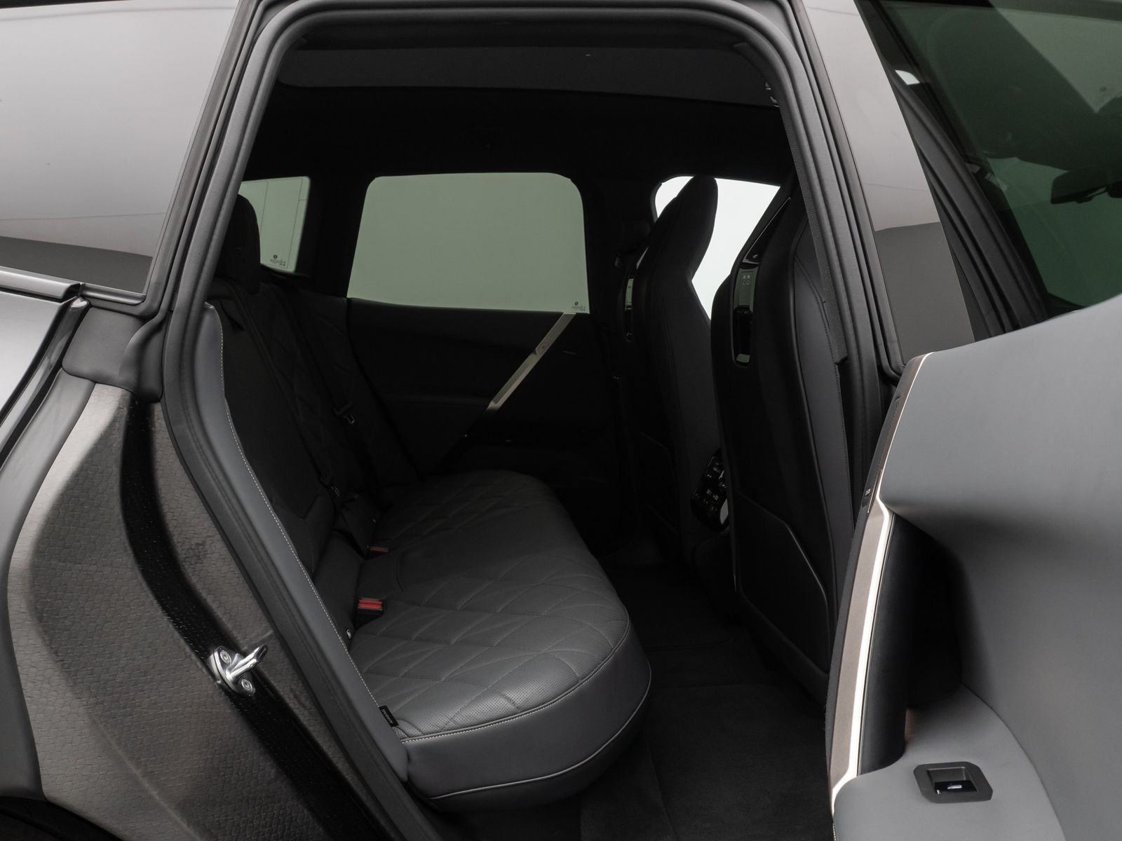 Fahrzeugabbildung BMW iX xD40 Sportpaket DAB SkyLounge 360° AHK 22Zoll