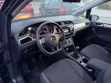 Volkswagen Touran - 11